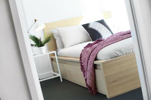 A Stylish Cbd Apartment With A Stunning View