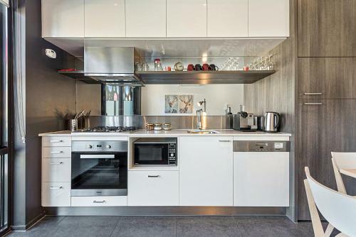 Apartamento 2-bed Unit With Balcony Near St Kilda Beach
