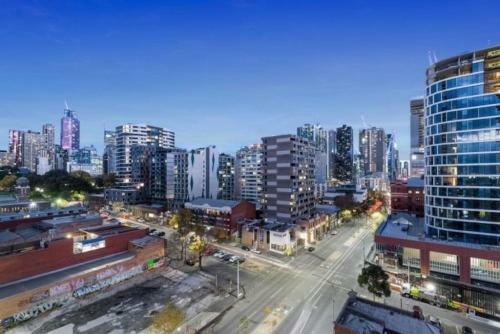 Readyset Apartments On Spencer West