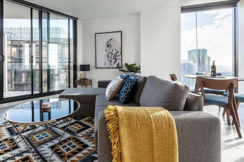2bedroom Apartment With Views In Docklands Next To Cbd & Marvel Stadium
