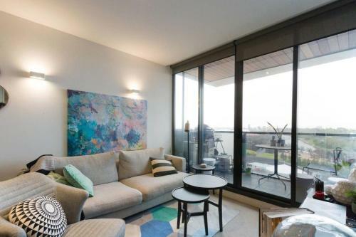 Apartamento Laurent Balcony Views Steps From Laneway Vibes