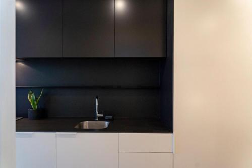 Modern 1 Bedroom Apartment South Yarra