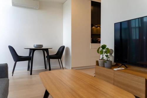 Modern 1 Bedroom Apartment South Yarra