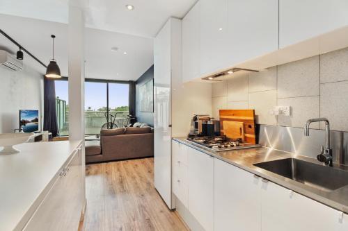 One-bed Apartment With Balcony And Luna Park Views