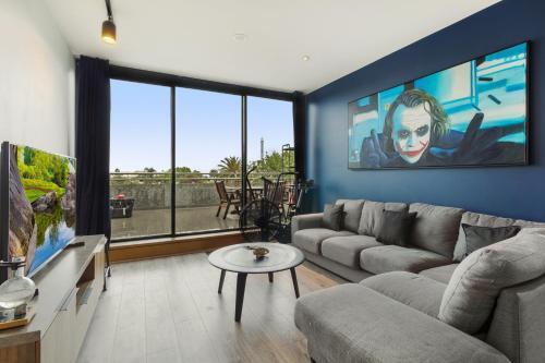 One-bed Apartment With Balcony And Luna Park Views