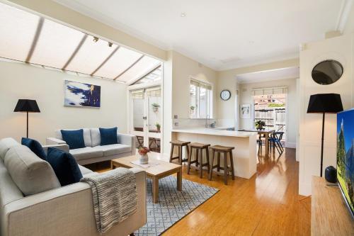 2-bed House With Patio Near Bars And Restaurants