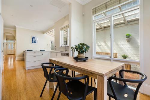 2-bed House With Patio Near Bars And Restaurants