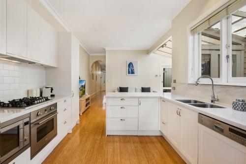 2-bed House With Patio Near Bars And Restaurants