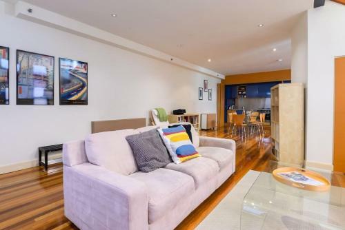 Brooklyn Warehouse Vibe Mins To St Kilda & Cafes
