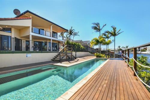 Beautiful Waterfront Home- Chelsea