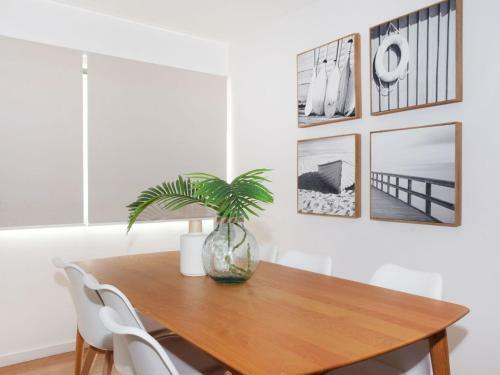 Windmill 4 - Two Bedroom Beachside Apartment On Parkyn Parade!