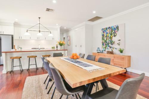 Indulge Luxury Homes - Dockside Marina