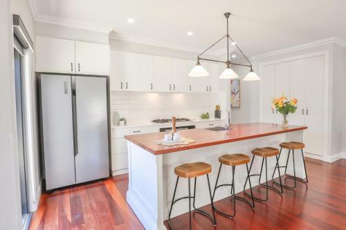 Indulge Luxury Homes - Dockside Marina