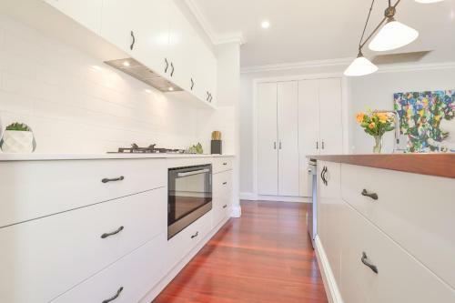 Indulge Luxury Homes - Dockside Marina