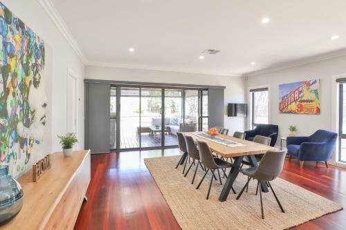 Indulge Luxury Homes - Dockside Marina