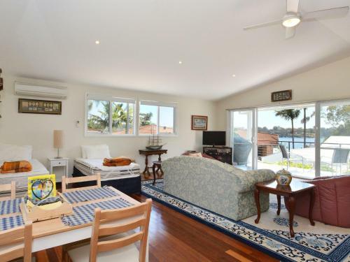 Apartamento Morisset Waterfront 1bdr Studio Looking Over Trinity Marina