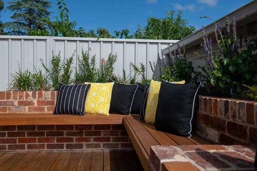 Waratah Up Douro By Your Innkeeper