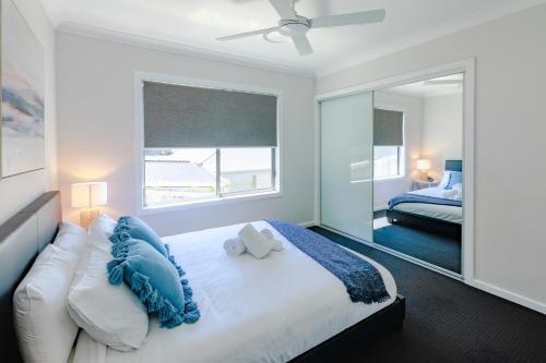 Beautiful Duplex // 3 Min To Beach