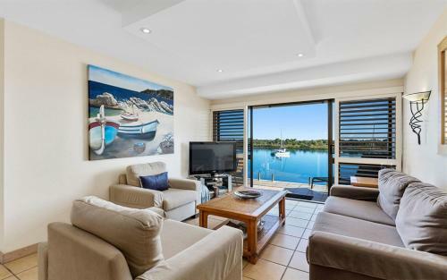 Apartment 5 Commodore