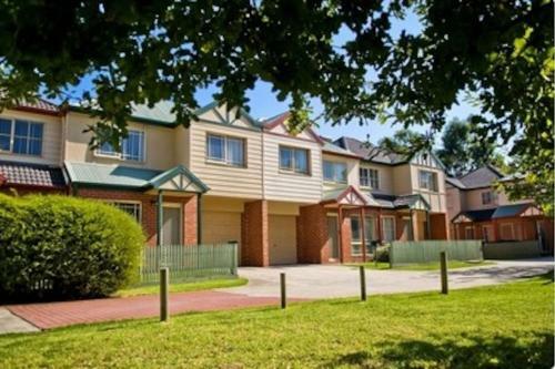 Classic Twin-bed Room 1 In Oakleigh
