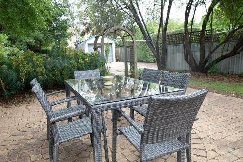 Villa The Oaks On March Stunning & Elegant Cbd Home