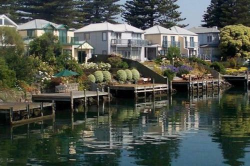 Nest - Charming, Comfortable Coastal Villa