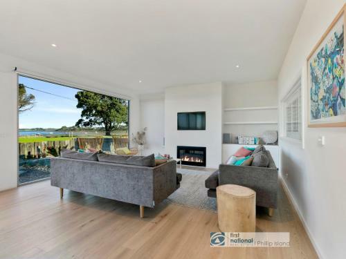 Pukeko Beach House, Rhyll
