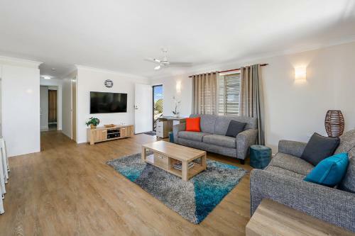 Comfy & Cosy (upstairs)