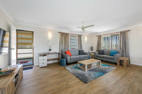 Comfy & Cosy (upstairs)
