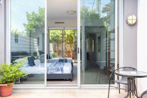 Spacious Modern Apartment In Sydney's North Shore