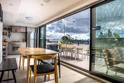 Apartamento Cosy Studio With Balcony On Newtown Dining Strip