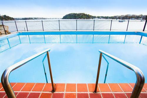 Serene And Stylish Harbourside Apartment