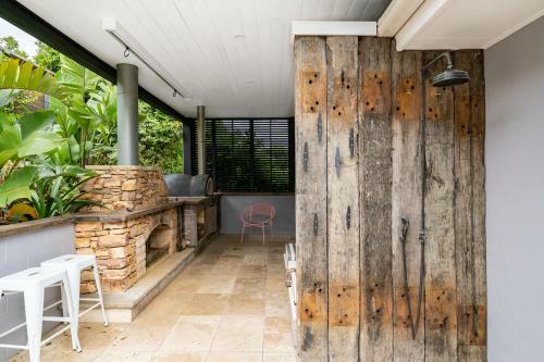 Stylish Beach Home // Moments From Water