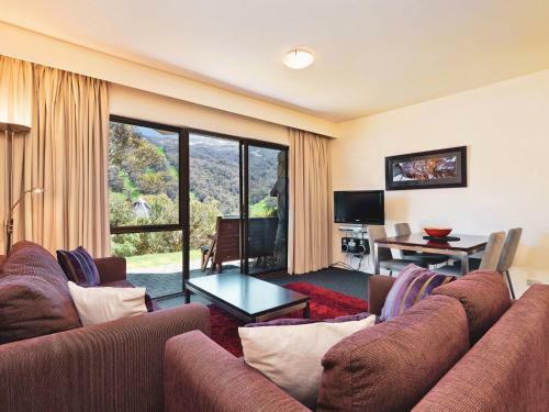 Lantern 1 Bedroom Garden Apartment With View