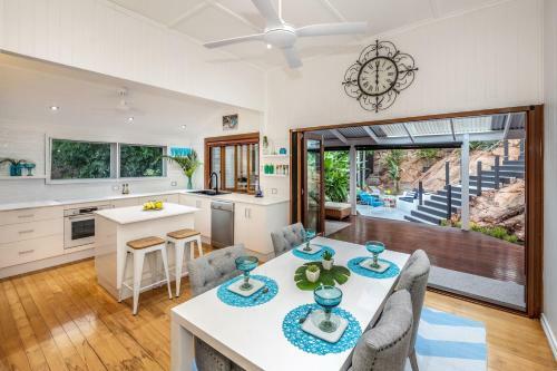 Gorgeous Home 3 Mins To Strand