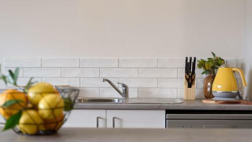 Trentham Central Villas - 6 Br / Ensuite / Sleeps 12