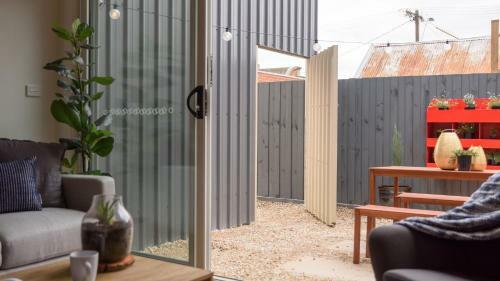 Trentham Central Villas - 6 Br / Ensuite / Sleeps 12