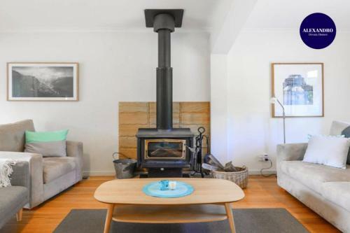 Nature Lovers Dream // Fireplace //access To Hikes