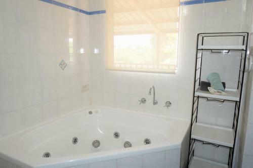 10 Tautog Street House And Unit - Separate Self-contained Unit