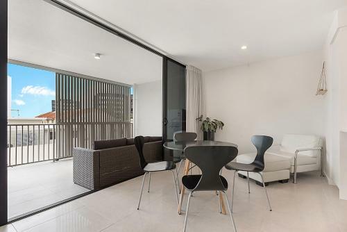 Apartamento Incredible 2-bed Unit With Parking And Lounge Deck