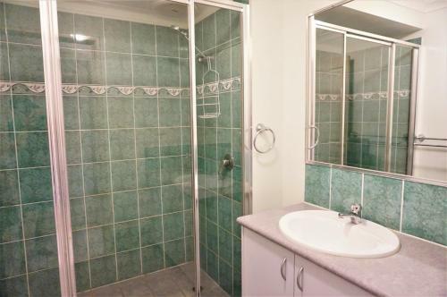 Ningaloo Breeze Villa 9 - 3 Bedroom Fully Self-contained Holiday Accommodation