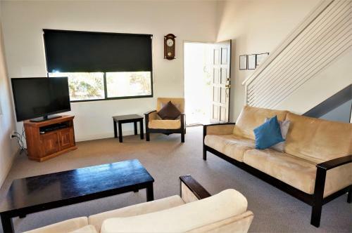 Ningaloo Breeze Villa 9 - 3 Bedroom Fully Self-contained Holiday Accommodation