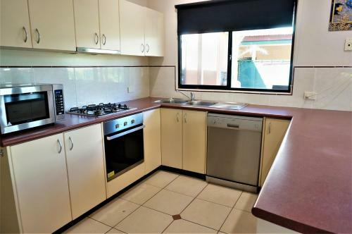 Ningaloo Breeze Villa 9 - 3 Bedroom Fully Self-contained Holiday Accommodation