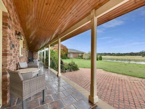 Wine Country Homestead 4-6br House