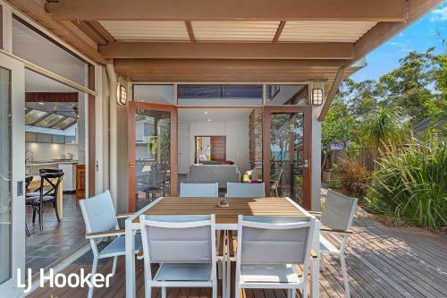 Wanda Waterview - Tranquil Treetop Surrounds