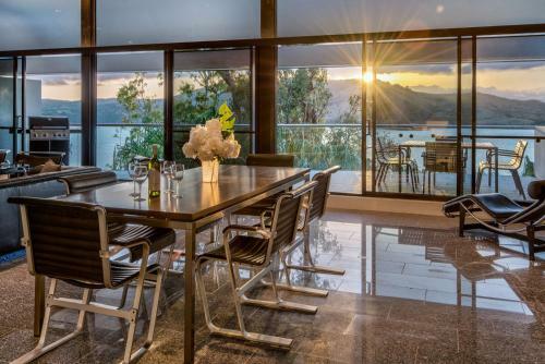Waves 3 Luxury 3 Bedroom Endless Ocean Views Central Location + Buggy