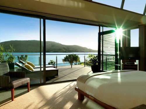 Yacht Club Villas