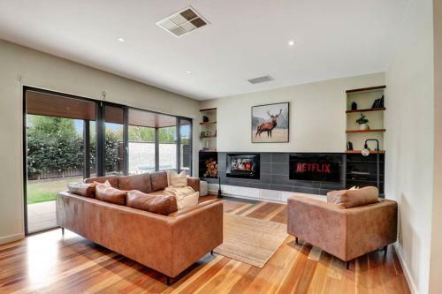 Banksia House - Executive Property Mansfield Vic