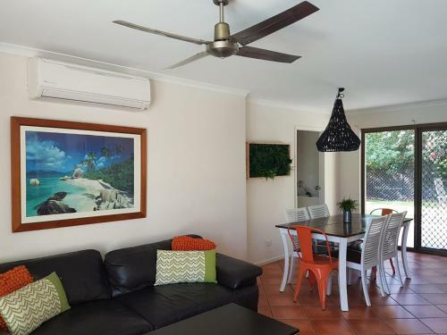 13 Coora Court - Sleeps 6, Pool, Air Con, Pets