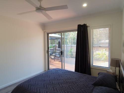 26 Satinwood Drive- Low Set Modern, Sleeps 8
